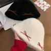 Chapéu de Pescador de Pelúcia com Laço de Tricô de Pelo de Coelho Estilo Japonês para Mulheres, Outono e Inverno Quente Proteção de Orelha Versátil Afina o Rosto Tendência