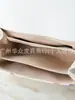 2025 Nuevo Guangzhou Lujo Ligero Flor Vieja Cartero Portátil Pequeña Bolsa Cuadrada para Mujer Blanca Tricolor Bolso Cruzado al Hombro para Mujer