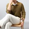Roupas masculinas populares no estilo old money, camisa polo de malha estilosa para homens, roupa casual de outono com gola tesoura, camisa masculina canelada de manga longa em cor sólida