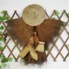 Impermeables de paja, sombreros de bambú y decoraciones de granja; Ropa ponible marrón, impermeables de paja, capas y chales de estilo antiguo disponibles para venta al por mayor.