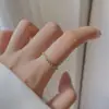 Anel de zircônia esmeralda em prata S925 feminino design de nicho de luxo leve anel estilo ins vento frio anel aberto de alta qualidade