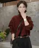 Camisa de manga larga color borgoña para mujer, nuevo modelo otoño 2026, adecuada para usar en capas, con un diseño único, se puede usar como capa exterior