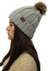 Comercio exterior sombrero de punto con pompón de pelo desmontable y borde acanalado estándar europeo y americano sombrero de lana cálido para otoño e invierno sombrero pullover para mujer
