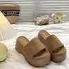 Chinelos de Sola Grossa para Mulheres, Uso Externo, Sola Macia, Aumentam a Altura, Suaves, Essenciais para Mulheres, Versáteis, para Encontros 2026, Estilo Quente Casual, Sandálias Plataforma