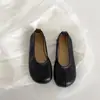 Zapatos planos bajos retro franceses blancos para mujer, nuevo estilo verano 2026, versátiles con faldas, zapatos Mary Jane sin cordones
