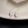 Brincos Simples Básicos em Prata Esterlina S925 Brilhantes em Formato de C Estilo Minimalista Cool Versáteis Empilháveis Atacado do Fabricante