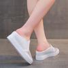 Zapatillas Baotou Recortadas Transpirables Zapatos Blancos 2025 Primavera y Verano Nuevos Versátiles de Suela Gruesa con Altura Interior Zapatos de Malla