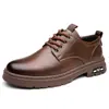 Zapatos Casuales de Cuero Hechos a Mano para Hombre Nuevos de Primavera y Otoño 2026 Zapatos de Cuero Retro Workwear para Hombre de Punta Ancha Resistentes al Desgaste con Cordones para Hombre