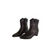Botas Curtas de Couro Marrom Outono e Inverno Novas Simples Aumento Interno de Altura 5cm Bico Fino Botas Femininas Versáteis Elegantes