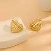 Pendientes de metal con diseño de mariposa y flor, estilo personalidad, Europa y Estados Unidos, para mujer, con sentido exagerado, textura plisada, joyería para orejas