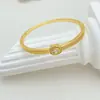 Pulseira de Luxo Leve Transfronteiriça, Tendência de Moda Europeia e Americana, Pulseira de Precisão Galvanizada para Mulheres, Pulseira Feminina Estilosa e Versátil