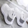 2023 primavera branco sapatos femininos novos respiráveis sapatos de malha esportiva versátil oco voando sapatos tecidos entrega de peça única