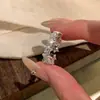 Anel de Diamante Estrela Escovado Texturizado de Luxo Leve para Mulheres, Anel Versátil da Moda Tendência de Alto Padrão de Nicho