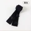 Venta al por mayor transfronteriza leggings nuevos para niñas primavera y otoño 2026 para usar como prenda exterior, pantalones de algodón a rayas verticales para niños con múltiples lazos, longitud recortada