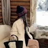 Chapéu de Tricô Pulôver com Cadarço Renda Retro para Mulheres Inverno Chapéu Lei Feng Esqui Nordeste Ciclismo Baotou Proteção Auricular Bola de Pelo Chapéu de Lã
