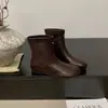 Botas Martin femininas estilosas, novo modelo 2026, botas curtas femininas com aumento interno de altura, bico dividido, sola plana, botas estilo western retrô com bico redondo