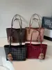 Bolso de Axila de Nicho Estilo Coreano para Mujer Otoño 2025 Nueva Moda Bolso de Hombro a Cuadros Super Popular Versátil Bolso Tote de Gran Capacidad