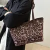 2026 Nova Bolsa Tote de Ombro Único de Grande Capacidade, Elegante e da Moda, para o Dia a Dia de Mulheres, Bolsa Casual Nova de Nicho para Mulheres
