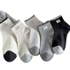 Nuevos calcetines para mujer Primavera/Verano 2026 con etiqueta de tela, diseño de cachorro, borde de encaje, borde acanalado de bloques de color, estilo coreano sin costuras, calcetines de media caña estilo universitario