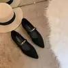 Sapatos de salto baixo estilo francês com bico fino, adornados com contas de madeira, para mulheres, para a Primavera/Outono de 2026, apresentando uma sola macia para uso confortável e sem fadiga, versáteis e na moda