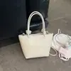 Bolso pequeño súper popular para el trabajo, nuevo de verano 2026 para mujer, patrón tejido de nicho, bolso cruzado de hombro único tipo cubo