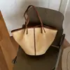 Bolso tote de gran capacidad de alta gama estilo francés, nuevo de moda 2026, bolso de hombro versátil estilo vacacional de cuero suave, bolso tejido