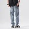 Venta al por mayor de ropa para hombre Xintang: Jeans retro nuevos de primavera para hombre, estilo harén holgado, marca de moda con rotos, pantalones largos de primavera