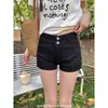 Shorts de mezclilla ultra cortos estilo retro americano de tiro bajo que realzan las caderas para mujer, nuevo estilo verano 2026, sexys hot pants ajustados a la cadera con dobladillo enrollado adelgazantes