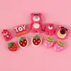 Urso de Desenho Animado Morango Acessórios de Resina DIY para Tamancos, Ímãs de Geladeira, Adesivos para Capa de Celular, Presilhas de Cabelo e Enfeites de Cabelo
