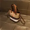 Bolso Cubo de Moda a Cuadros de Lujo Ligero Súper Popular para Mujer 2025 Nuevo Estilo Portátil Versátil Bolso de Hombro Cruzado de Gama Alta