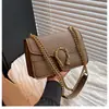 Bolsa Transversal Feminina Moda 2025 Nova Tendência Versátil Pequena Quadrada Bolsa de Ombro Único com Corrente