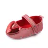 Atacado primavera e outono novos sapatos de bebê com sola macia para bebês e crianças pequenas sapatos de princesa amor para meninas 0-1 ano 2239