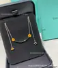 Nuevo collar blanco de nácar con sonrisa, V bañado en oro rosa de 18K, lujo ligero con un toque de alta gama, collar de nácar blanco con caras sonrientes en ambos lados