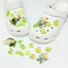 Encantos lindos de dibujos animados para zapatos con varios agujeros, decoraciones versátiles de resina para zapatos, mariposa, burbuja, flor, animales, charms decorativos al por mayor