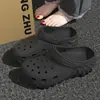 Zuecos para Hombre Sin Olor y Amigables con los Pies, Nuevo Estilo de Verano Chanclas de Eva con Sensación de Pisar Heces, Antideslizantes, de Suela Gruesa, Sandalias Transpirables para Hombre