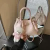 Chegada Nova Primavera 2026 Bolsa de Axila de Nicho Feminina Toque de Luxo Textura Trançada Bolsa Transversal Exquisita Fashionável Versátil Bolsa de Mão