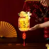 Durante o Festival do Meio Outono, crie uma atmosfera calorosa e aconchegante com lanternas artesanais DIY para uma experiência em família.. Estas novas lanternas portáteis são perfeitas para iluminar o céu noturno.