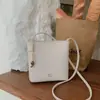 Bolsa Pequena Feminina Super Trendy 2026 Novo Estilo Chique de Nicho Minimalista Saco com Acabamento de Luxo Versátil para Ombro e Transversal