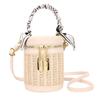 Bolsa de Palha com Costura de Verão Casual Estilo Balde Novo Estilo 2024 Estilo Chanel Lenço de Seda Bolsa de Mão Decorativa Tendência Transversal Bolsa Feminina