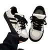 Zapatillas de moda con suela gruesa, nuevo modelo primavera/verano 2026, zapatos casuales transpirables versátiles con estampado de estrellas, mocasines de diseño nicho