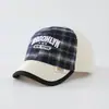 Nueva gorra de béisbol de pana para niños, adecuada para edades de 2 a 6 años, gorra cálida de visera de pato, diseño retro a cuadros de bloques de color, al por mayor