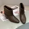 Botas Chelsea femininas 2026 estilo novo, de cano curto, com design flare, bico fino, efeito de aumento de altura e silhueta emagrecedora, perfeitas para primavera e outono.