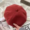 Boina feminina 2026 novo estilo coreano moda versátil cor de café chapéu octogonal que faz o rosto parecer menor, chapéu de abóbora de pintor para outono e inverno