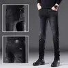 Jeans masculinos de alta qualidade preto e cinza de Hong Kong, novos calças compridas casuais slim-fit com stretch para outono e inverno de 2026, estilosos