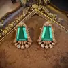 Qingdao Usado Elegante Noble Esmeralda Piedra de Rhin Forma de Abanico Pendientes Stud Collar Lujo Ligero Diseño de Nicho Conjunto Versátil