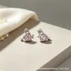 Novos Brincos Stud Coração Rosa com Zircônia Flecha Atravessando Coração Moda Luxo Leve Sensação de Alto Padrão Design de Nicho Doce Cool