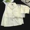 Pijama de Manga Larga para Mujer, Seda Helada de Primavera y Otoño Modelo Nuevo 2026 con Almohadillas en el Pecho, Conjunto Holgado de Ropa para el Hogar de Otoño para Mujer de Tallas Grandes