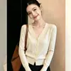 Moda Temperamento Outono 2026 Cardigan de Manga Longa Gola V Peça de Exterior Uniboto Versátil Cor Sólida Top Emagrecedor