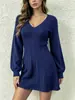 Vestido de punto trenzado con cuello en V de moda transfronterizo europeo y americano para mujer, suéter vestido de manga larga ajustado para otoño e invierno, color liso corto