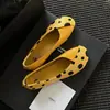 Zapatos de Salón Bajos de Lunares Amarillos Retro para Mujer 2026 Nuevo Estilo Zapatos de Ballet con Faldas, Zapatos Mary Jane de Tacón Grueso para Viaje de Negocios para Mujer